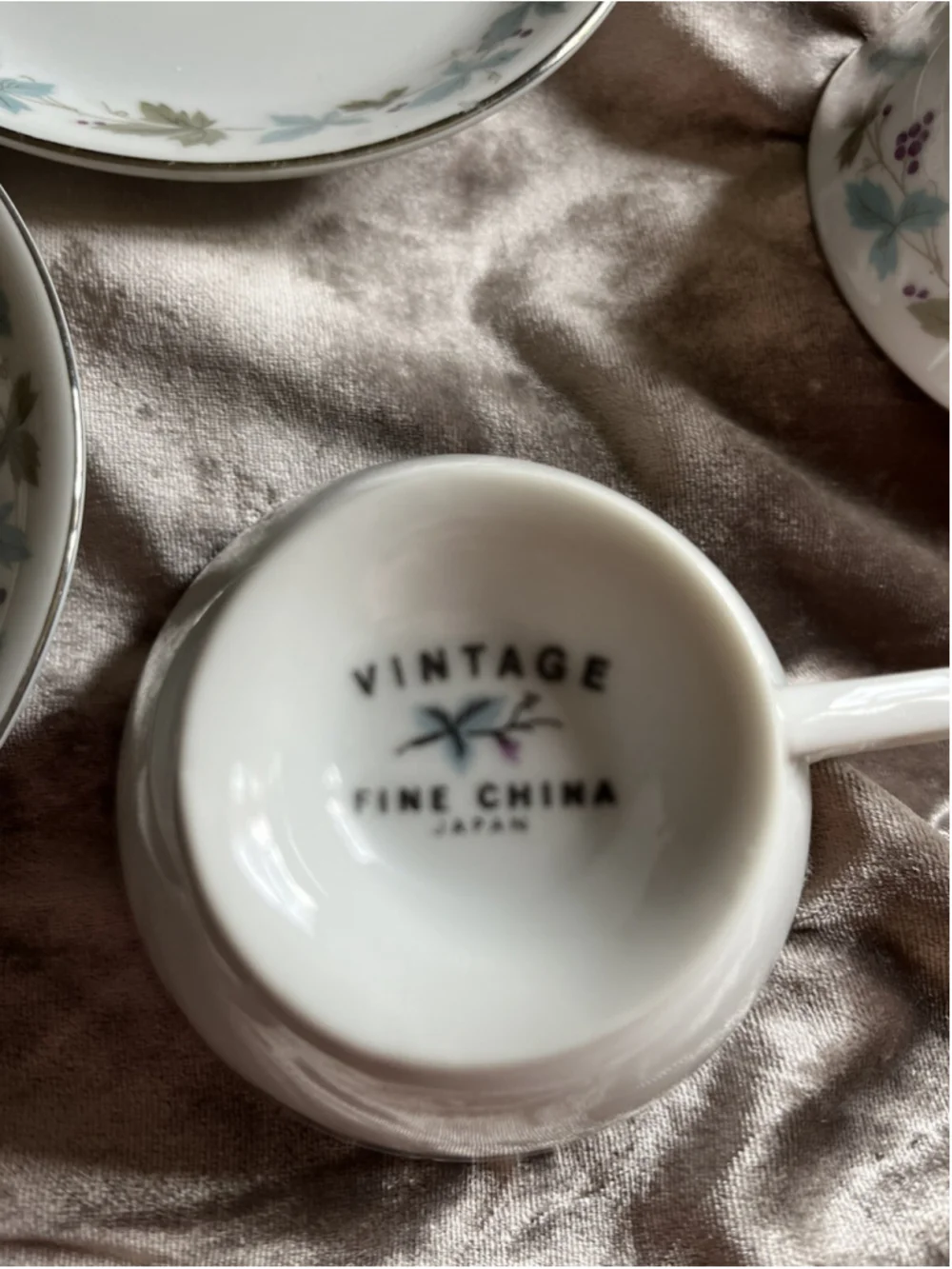 6 Vintage Fine China Japan 6701 Grape Pattern Cups & Saucers. 4 Sets plus 2 cups
